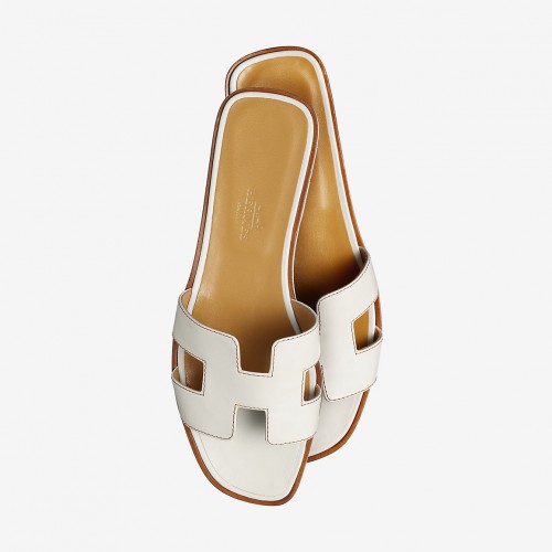 The Hermès Oran Sandals Minimalists Have Worn for Years